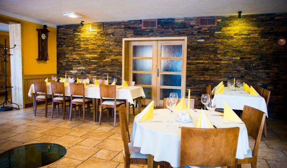 Penzion - Restaurace Na Myte Sezimovo Usti Dış mekan fotoğraf
