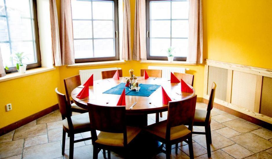 Penzion - Restaurace Na Myte Sezimovo Usti Dış mekan fotoğraf